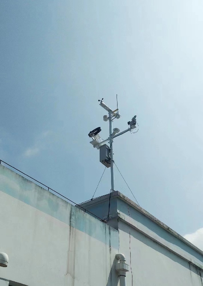 Estación meteorológica para planta solar fotovoltaica.jpg