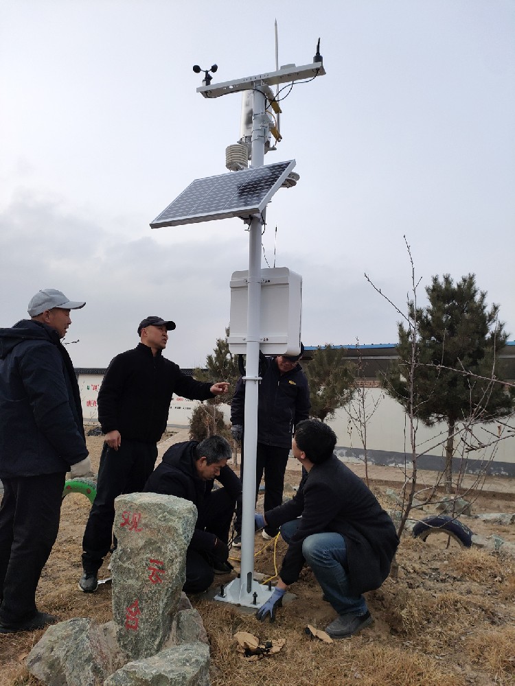 Instalación de la estación meteorológica.jpg