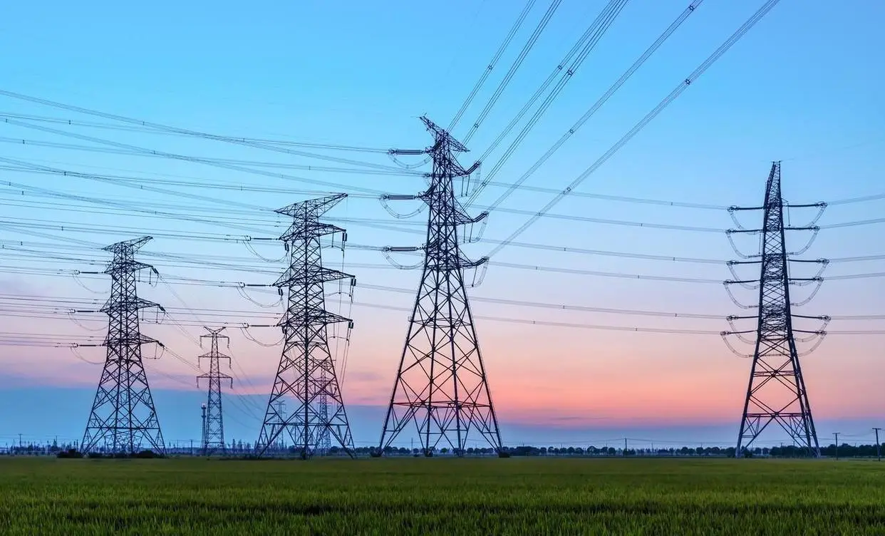 Estación meteorológica en monitoreo de líneas de transmisión.jpeg