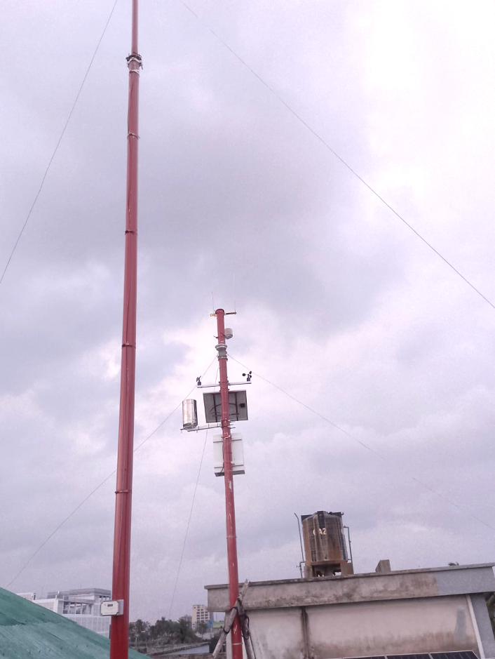 Instalación general en tejado de una estación meteorológica fotovoltaica NiuBoL en Bangladesh